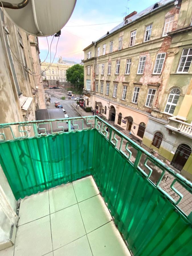 リヴィウНавпроти Вернісажу Біля Оперного Вулиця Театральна 26 Є Балкон Та Інернетアパートメント エクステリア 写真