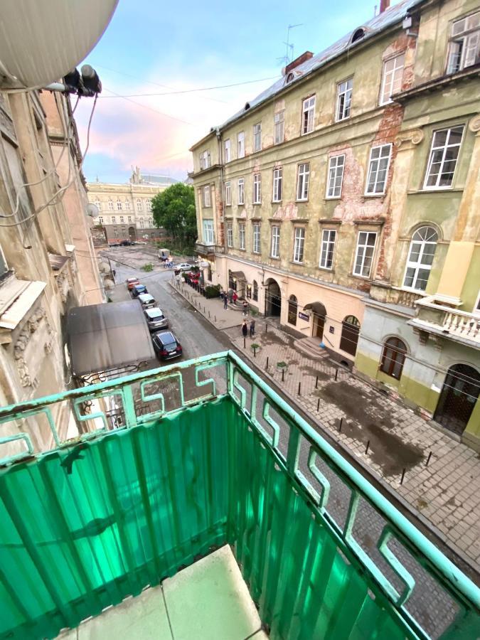 リヴィウНавпроти Вернісажу Біля Оперного Вулиця Театральна 26 Є Балкон Та Інернетアパートメント エクステリア 写真