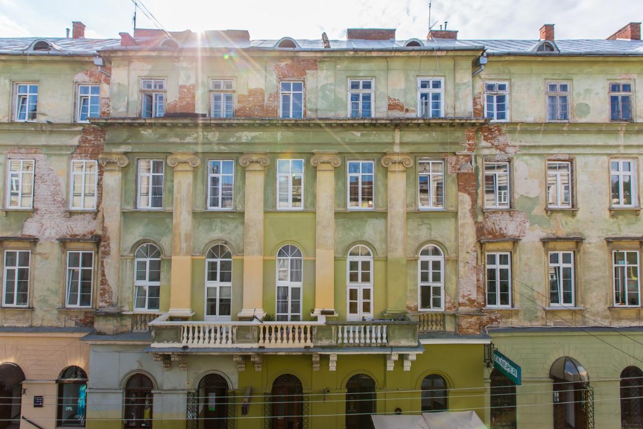 リヴィウНавпроти Вернісажу Біля Оперного Вулиця Театральна 26 Є Балкон Та Інернетアパートメント エクステリア 写真