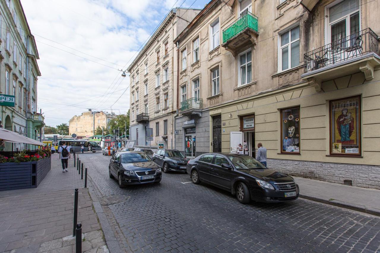 リヴィウНавпроти Вернісажу Біля Оперного Вулиця Театральна 26 Є Балкон Та Інернетアパートメント エクステリア 写真